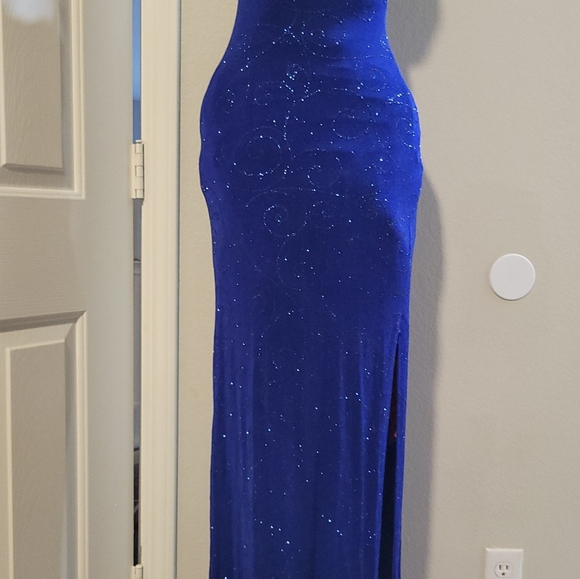 Dress 👗 - Picture 3 of 5